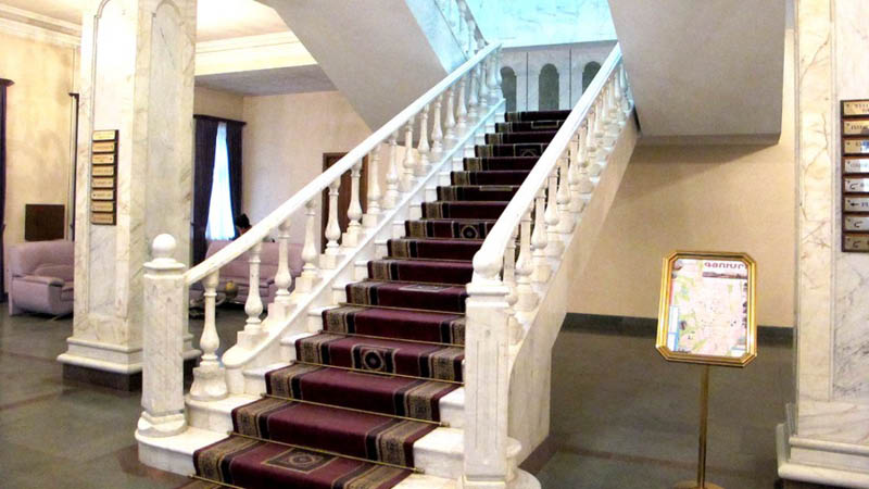 Araks Hotel trappen i hallen